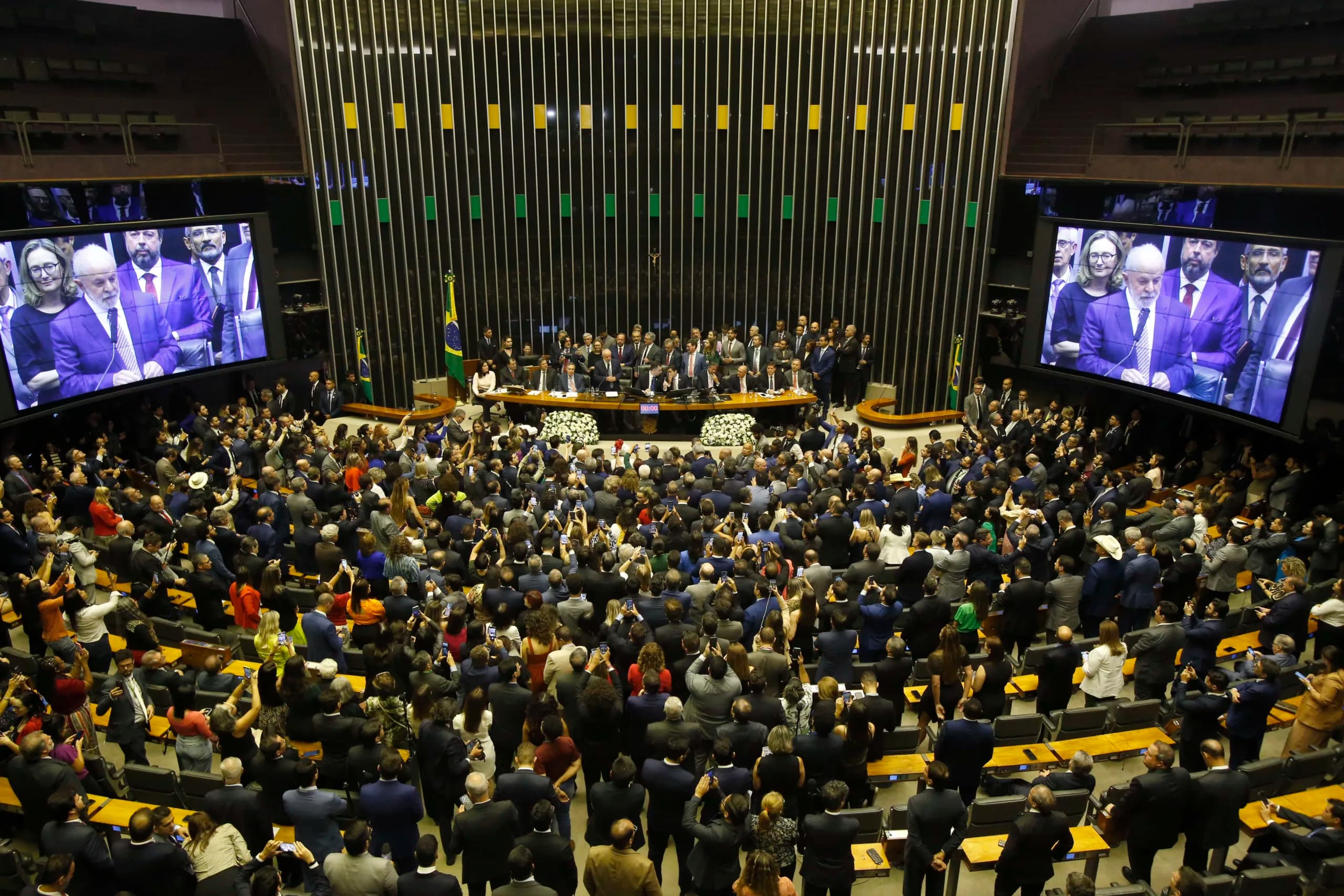 Congresso promulga maior reforma tributária desde a ditadura