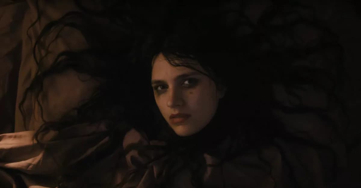 A Primeira Profecia se apoia no body horror para fazer melhor terror de franquias em anos
