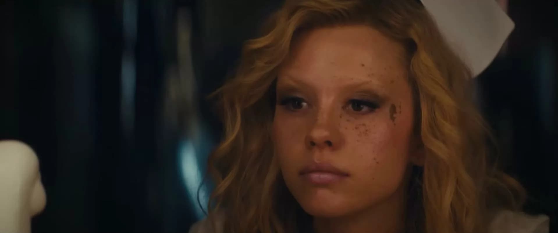 MaXXXine ganha primeiro trailer com Mia Goth de volta à A24