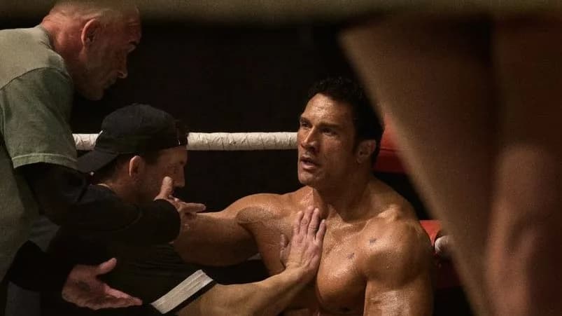 Dwayne Johnson aparece irreconhecível em primeira imagem de filme da A24
