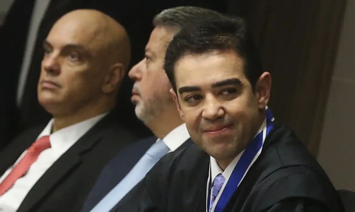 Bruno Dantas renuncia ao cargo de ministro do TCU
