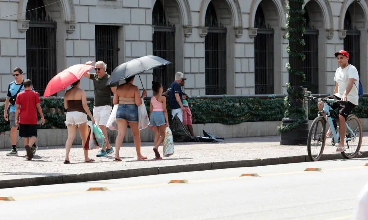Onda de Calor e Tempestades: O Cenário Meteorológico no Brasil