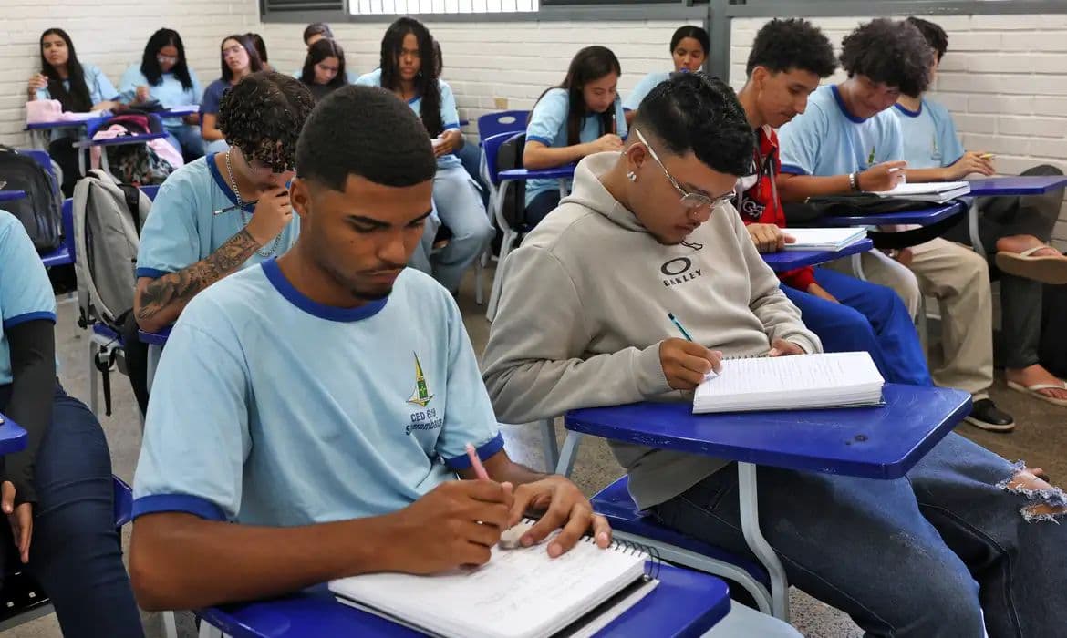 Pé-de-Meia: Nascidos em novembro e dezembro recebem parcela de R$ 200