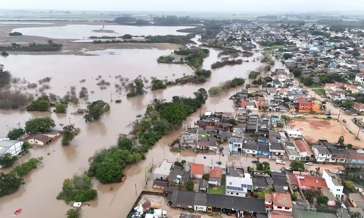 Brasileiros cobram propostas climáticas para eleições de 2026
