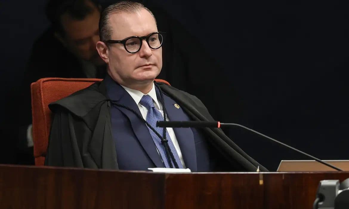 Zanin pede responsabilização após exposição de dados fiscais