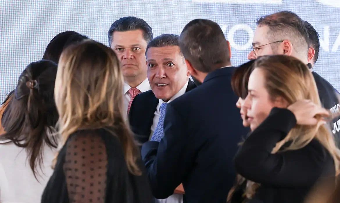Nunes Marques critica decisão de Zanin sobre ampliação do horário de votação