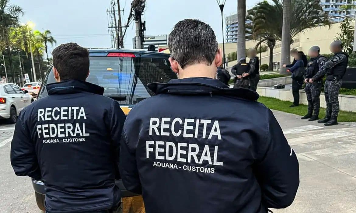 Receita Federal apreende 135 toneladas de produtos irregulares no Porto do Rio