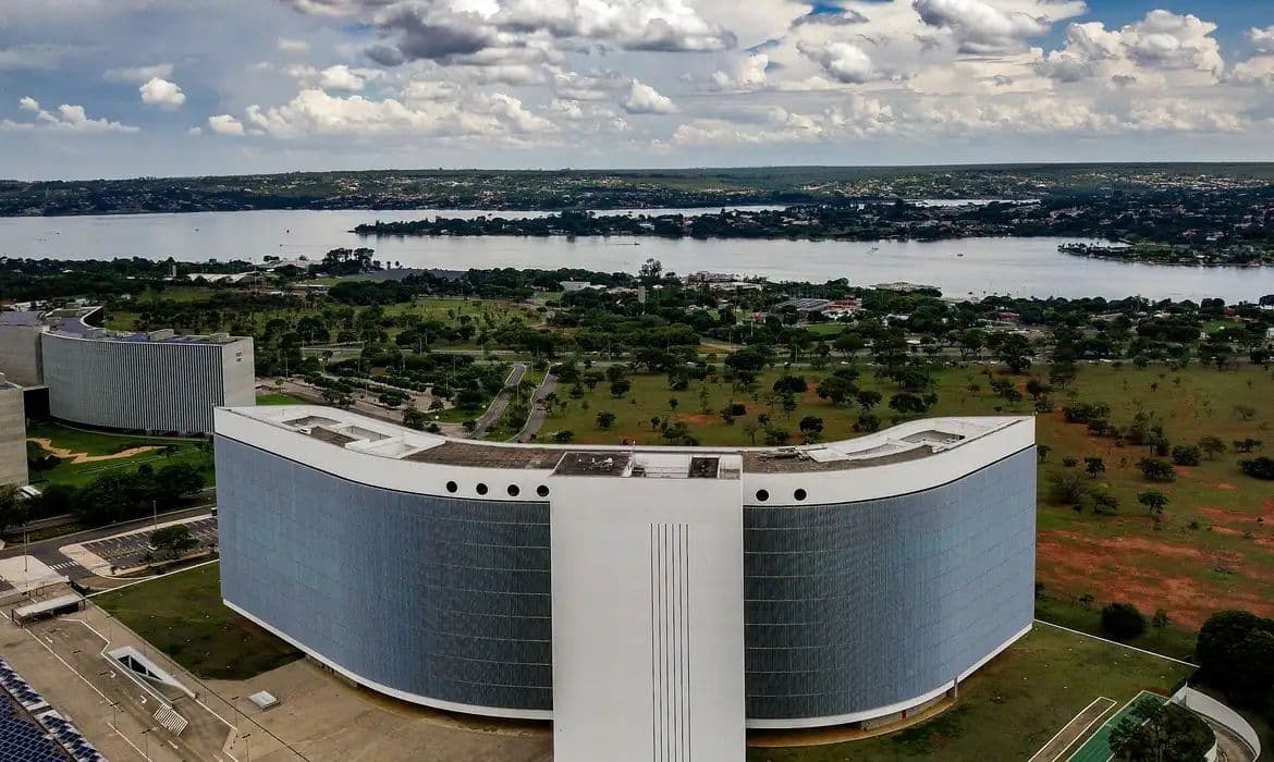 TSE ordena que Meta garanta isonomia em ferramentas de inteligência artificial