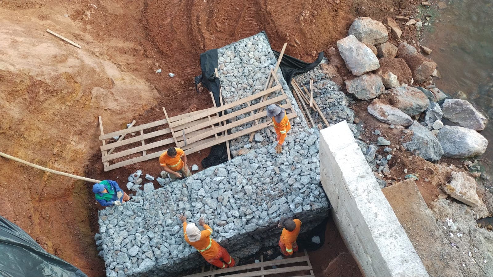 Reforma amplia segurança em ponte na DF-290