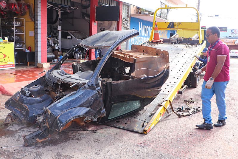 DF Livre de Carcaças recolhe 34 veículos abandonados em Taguatinga