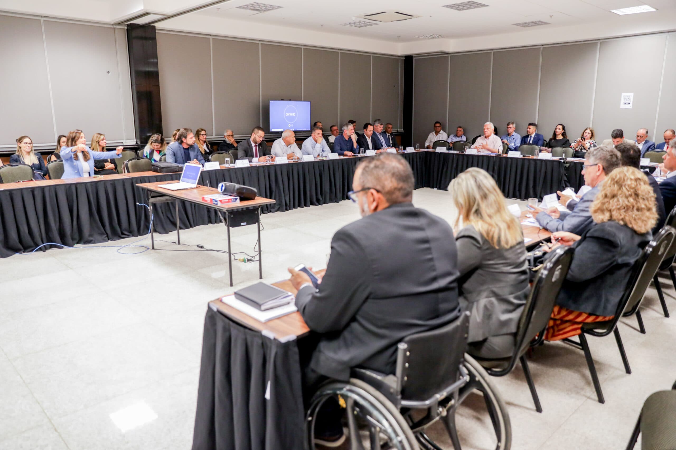 Transição evolui com projetos de infraestrutura, moradia, esporte e cultura