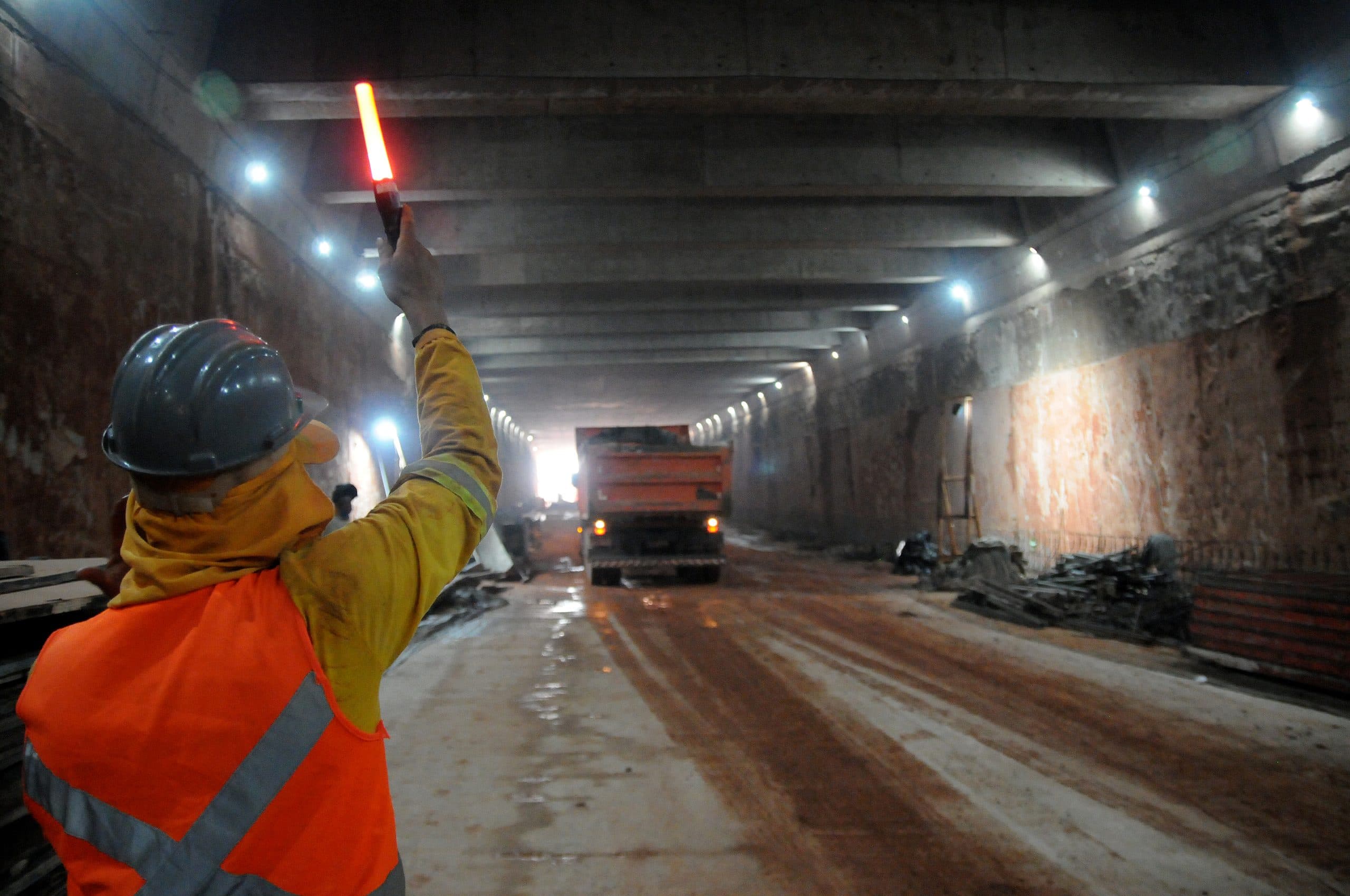 Túnel começa a tomar forma e terá via de 1,2 km em concreto