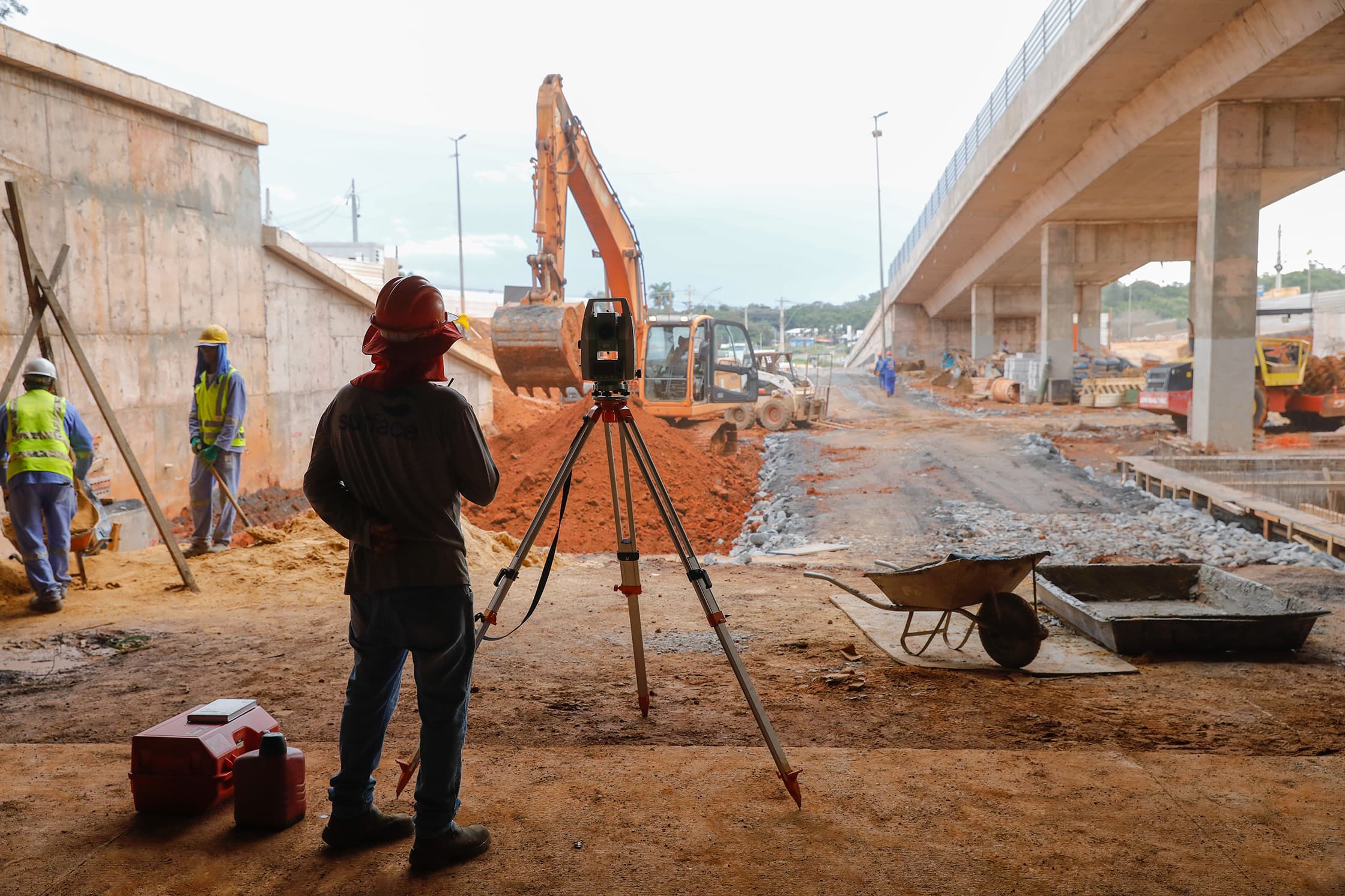 Pistas que ligam o Túnel de Taguatinga à Elmo Serejo são construídas