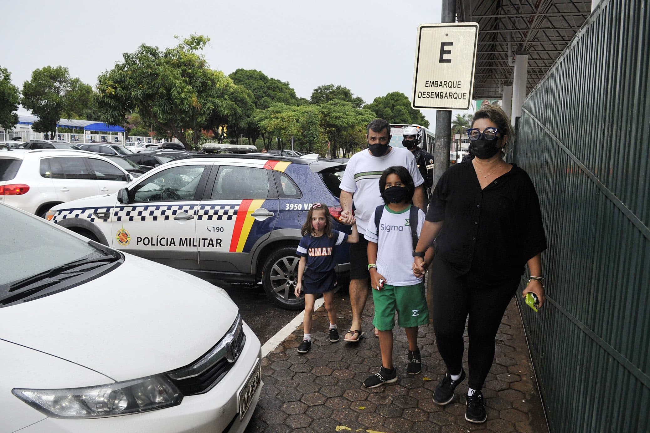 Policiais militares reforçam patrulhamento no primeiro dia de aulas