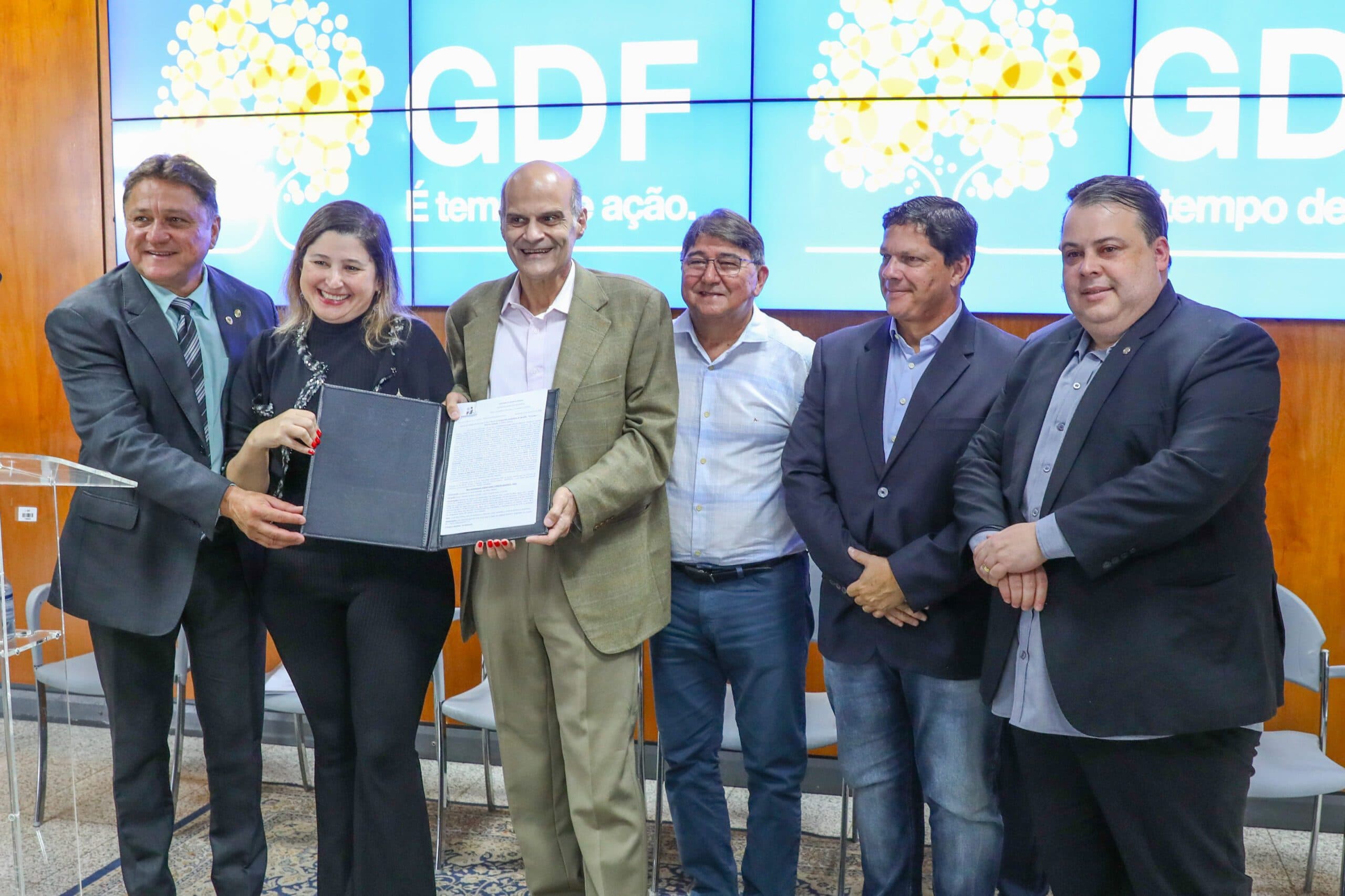 GDF entrega títulos a 22 templos religiosos, centros assistenciais e Emater