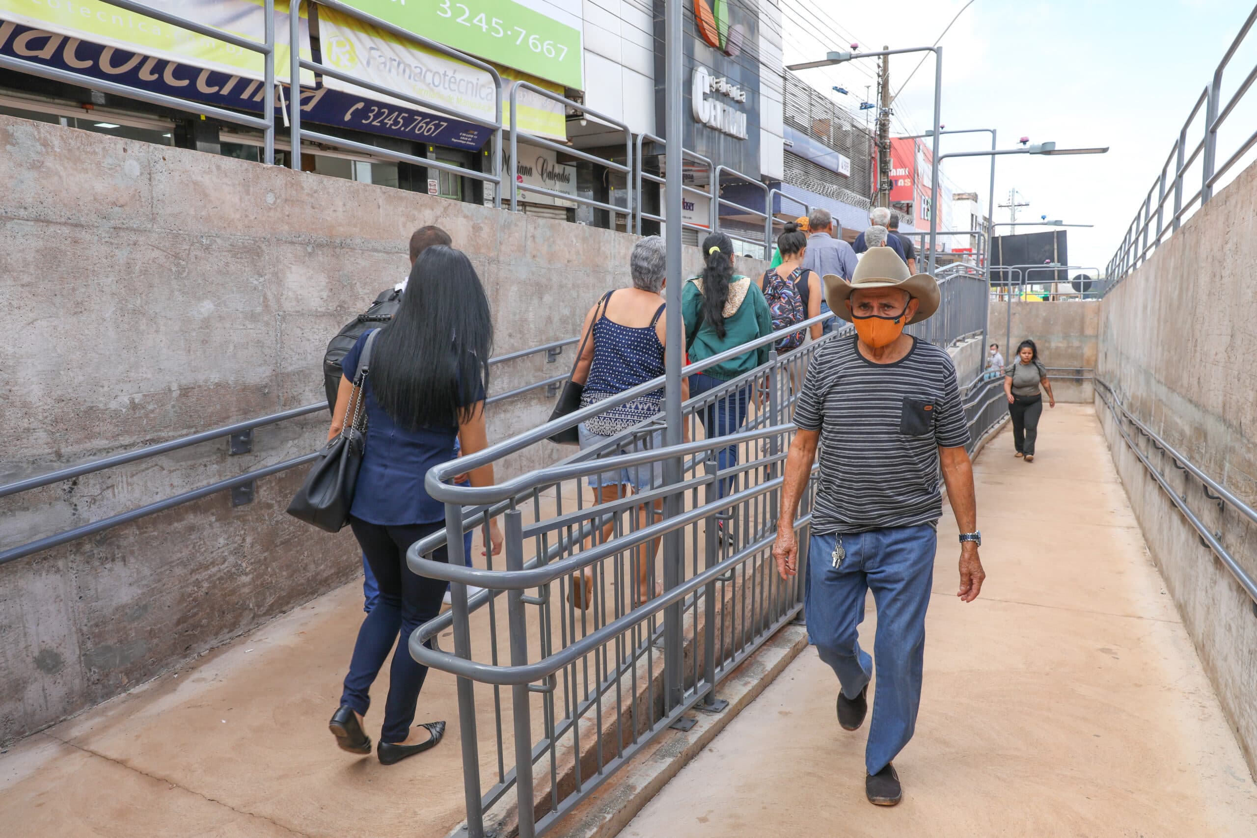 Passarela do metrô de Taguatinga traz conforto para a população