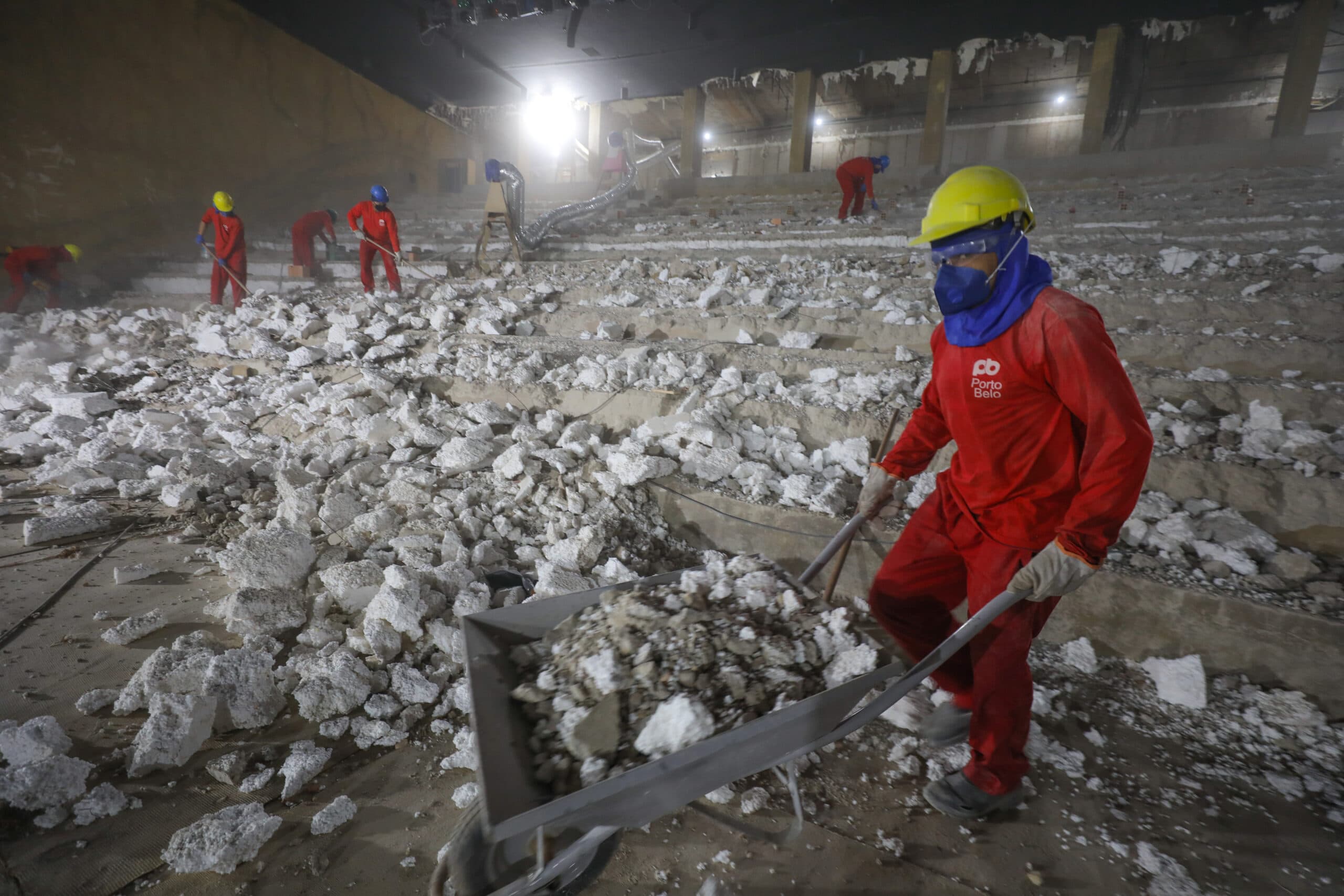 Obra da Sala Martins Pena está na fase de demolição
