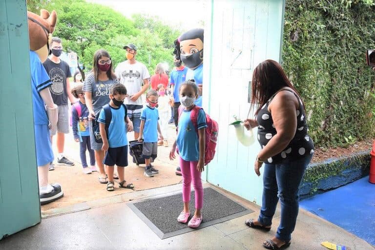 Retorno às escolas de forma segura exige cuidados de toda a comunidade