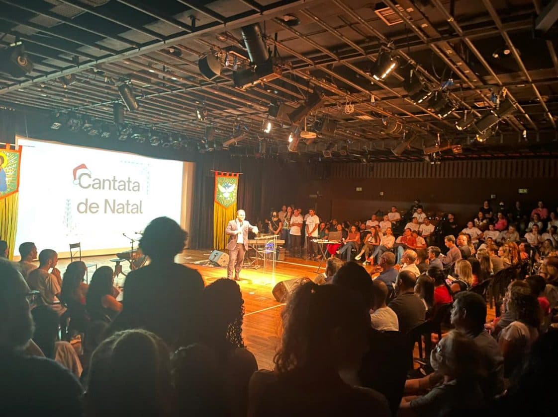 Cantata de Natal reúne no palco jovens que cumprem medidas socioeducativas