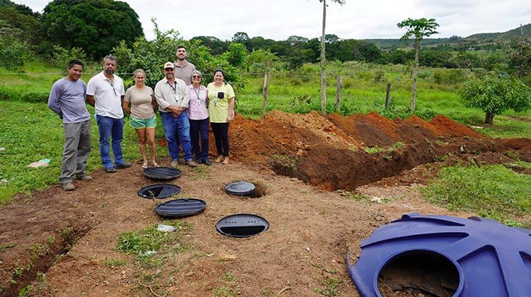Produtores rurais de São Sebastião recebem fossas ecológicas