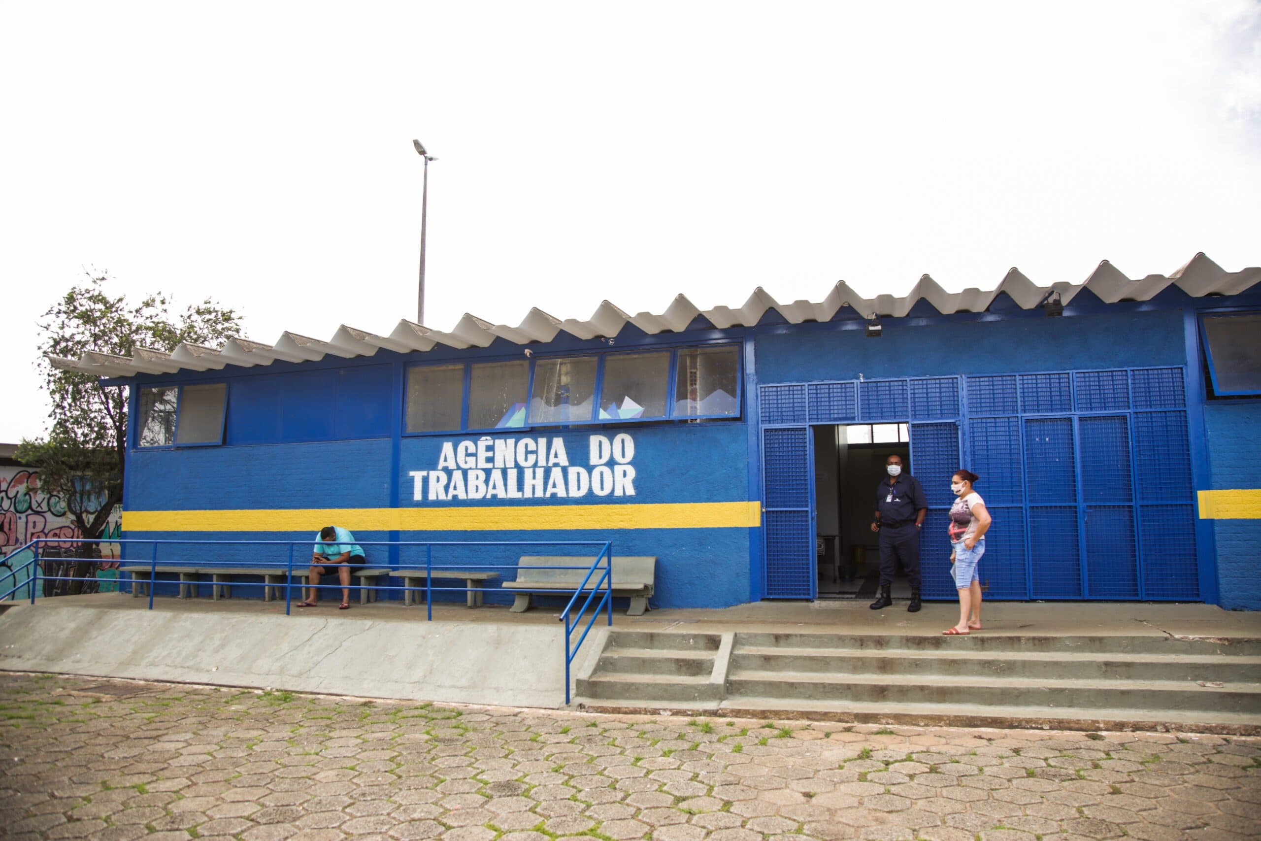 Quase 100 vagas de trabalho são ofertadas nesta terça-feira (6)