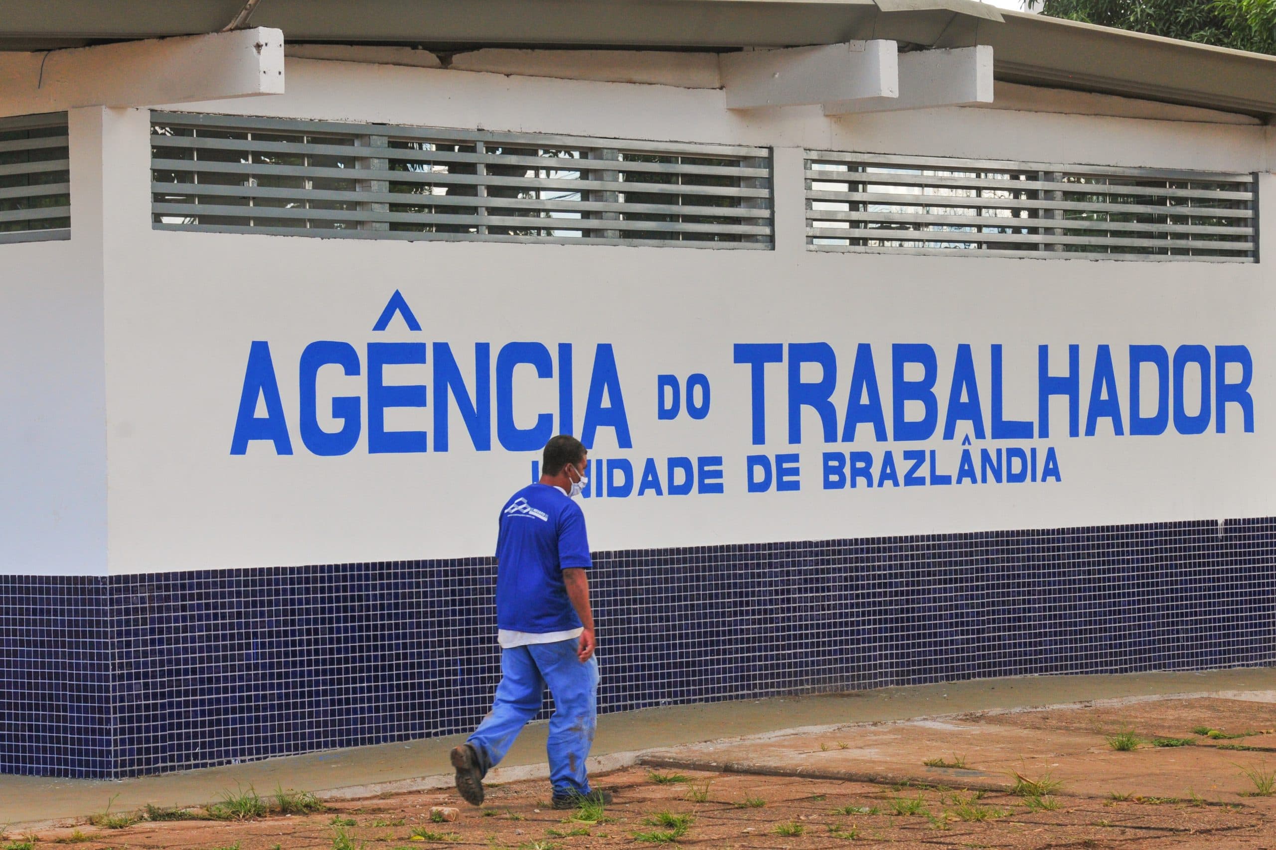 Vaga para pintor de automóveis tem o maior salário do dia