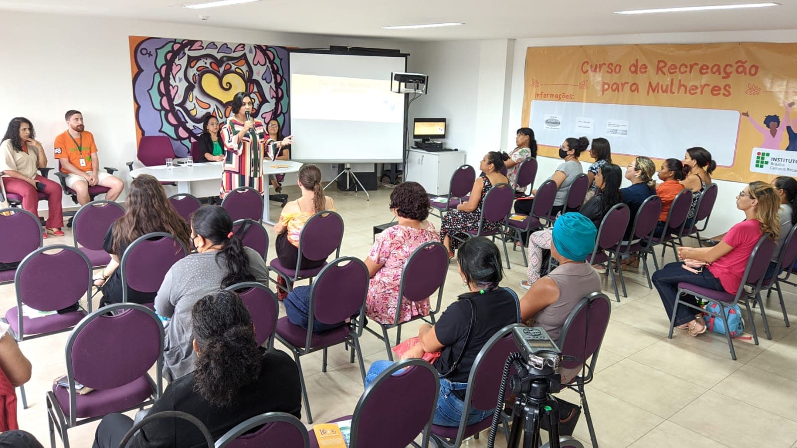 Curso em Ceilândia qualifica mulheres em recreação infantil e de adultos