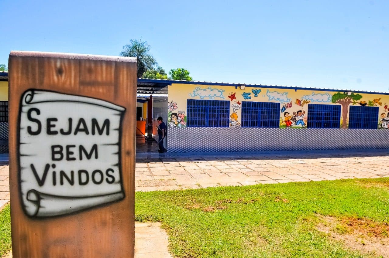 Aulas 100% presenciais com reforço de matemática e letramento