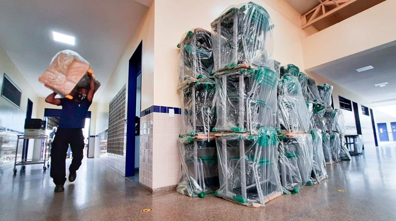Escolas de Ceilândia recebem 370 carteiras novas
