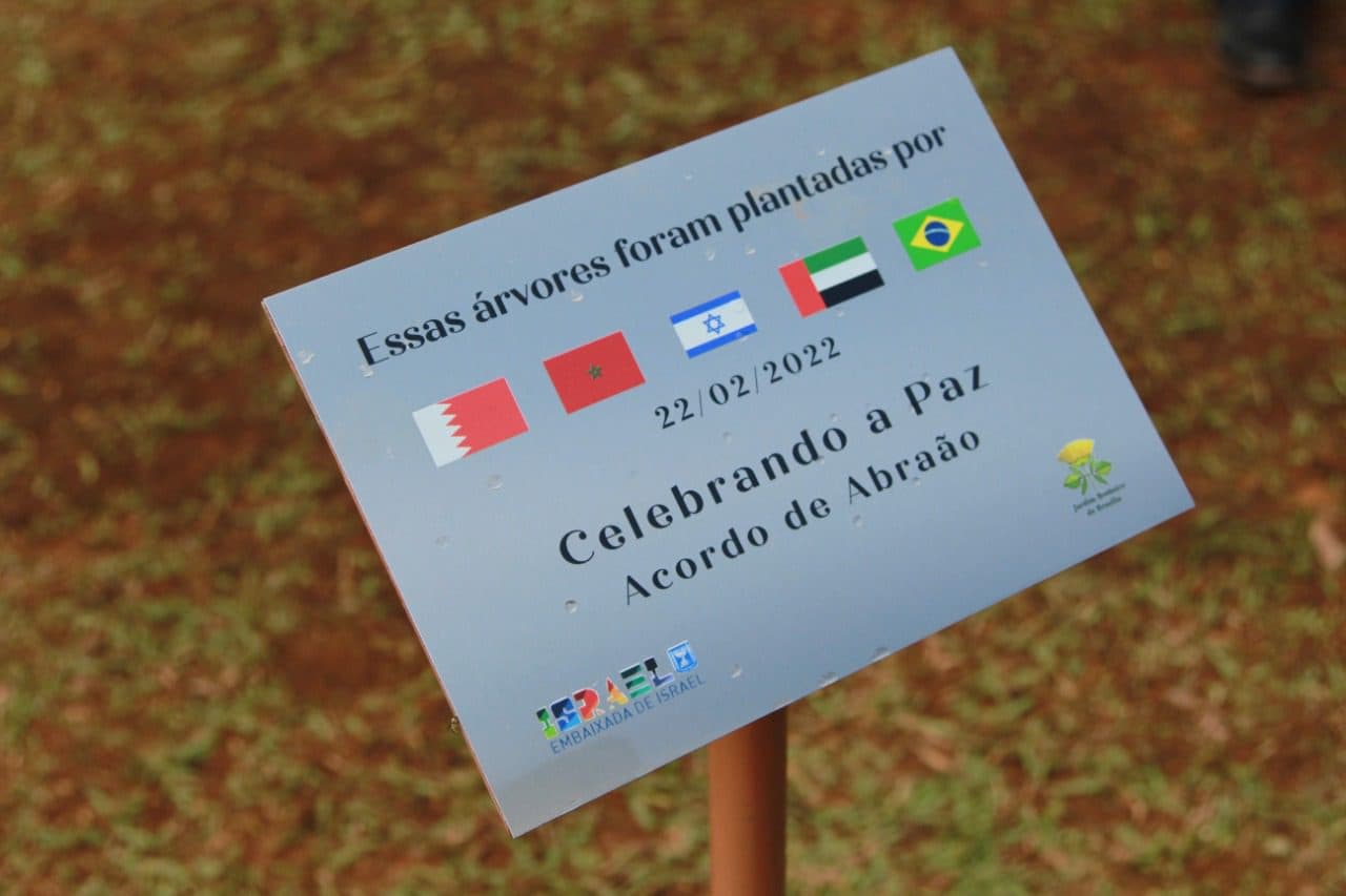 GDF participa de plantio de árvores da embaixada de Israel e celebra paz