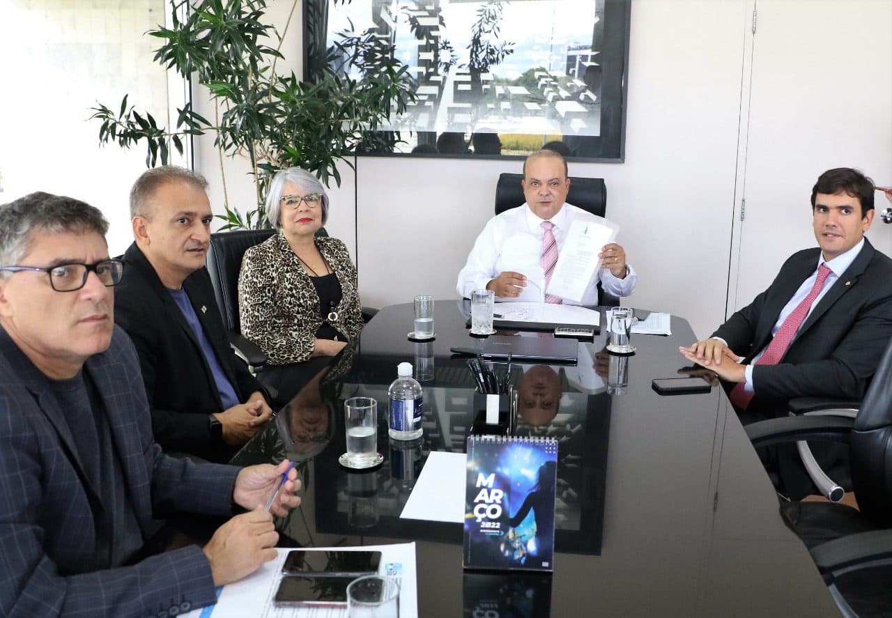 GDF aumenta gratificação de gestores escolares, congelada há oito anos