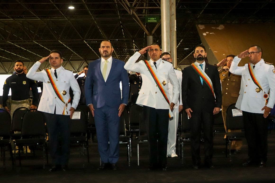 Mais de 420 civis e militares foram agraciados com a Medalha Tiradentes