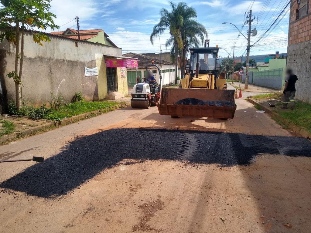 GDF Presente recupera vias em São Sebastião e recolhe entulhos no Guará