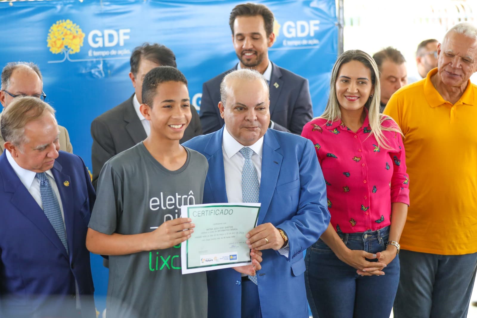 Governo entrega mil computadores a laboratórios de escolas públicas do DF