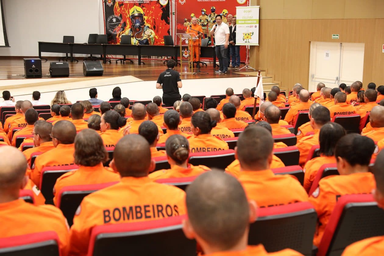 Bombeiros do DF participam de capacitação na área de energia solar