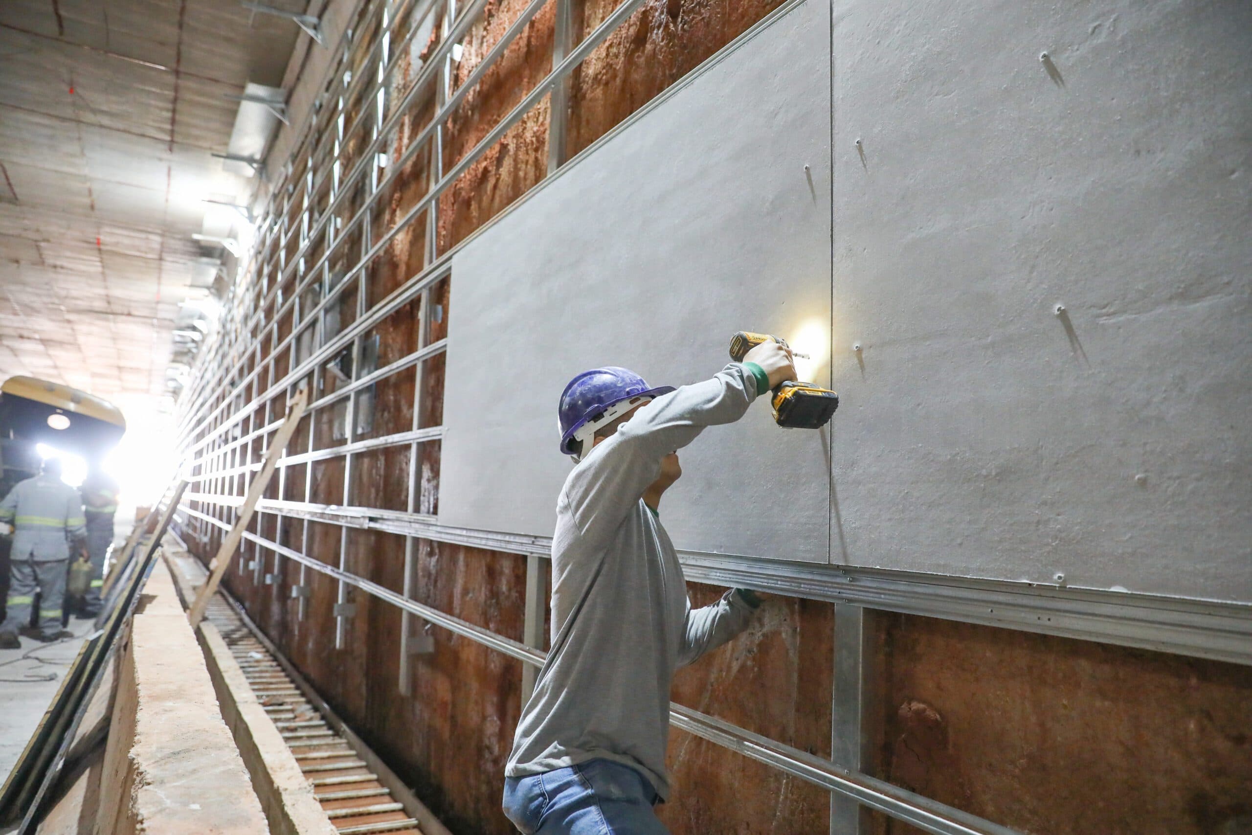 Paredes do Túnel de Taguatinga recebem últimos retoques