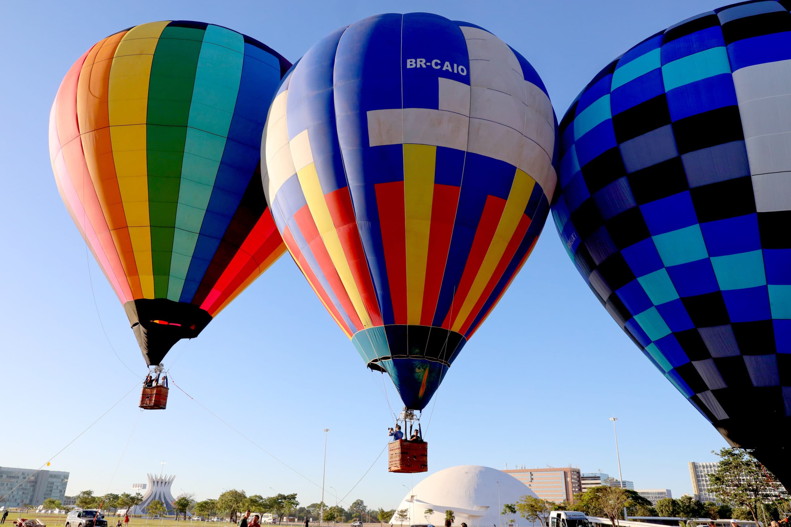 Balões na capital: um presente colorido para o céu de Brasília