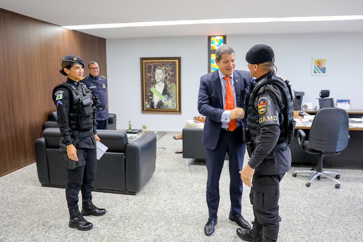 PMs agredidos em ato antidemocrático são promovidos por bravura