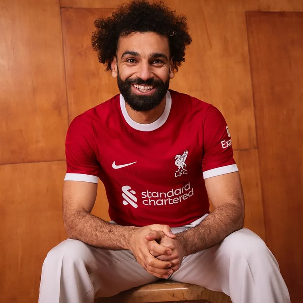 Liverpool lança novo uniforme para a temporada 2023/24