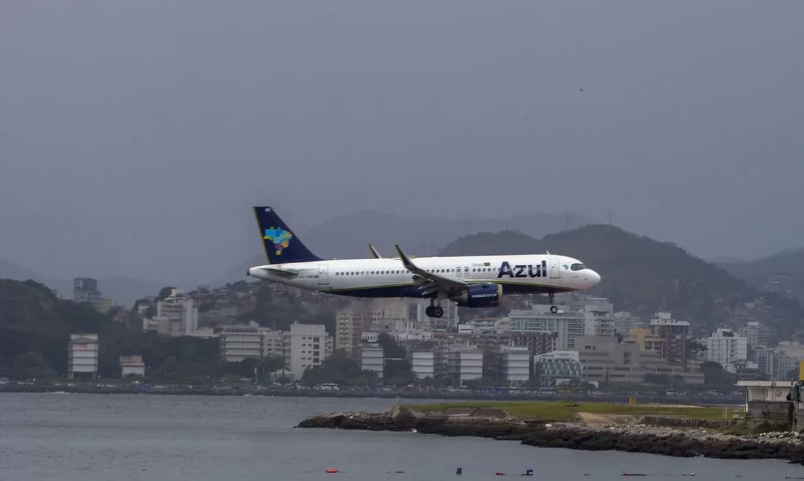 Petrobras reduz preços de querosene de aviação 