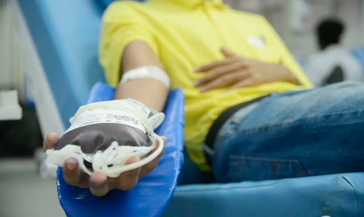 Quatorze em cada mil brasileiros são doadores regulares de sangue