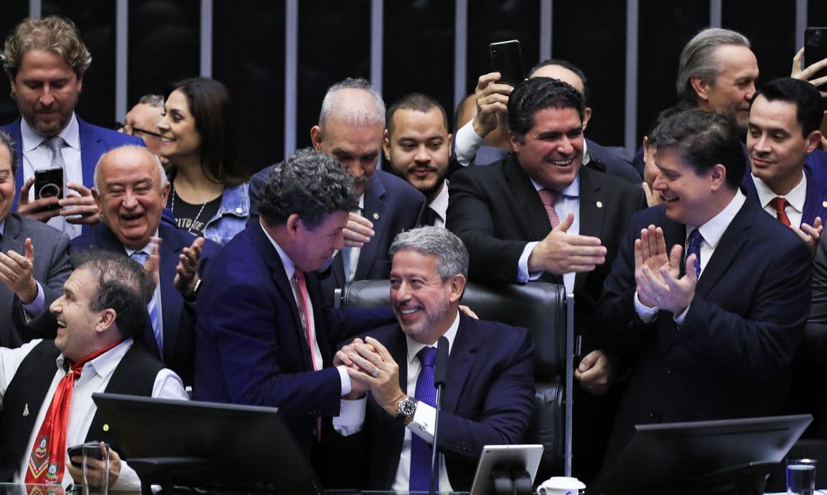 Câmara aprova PEC da reforma tributária