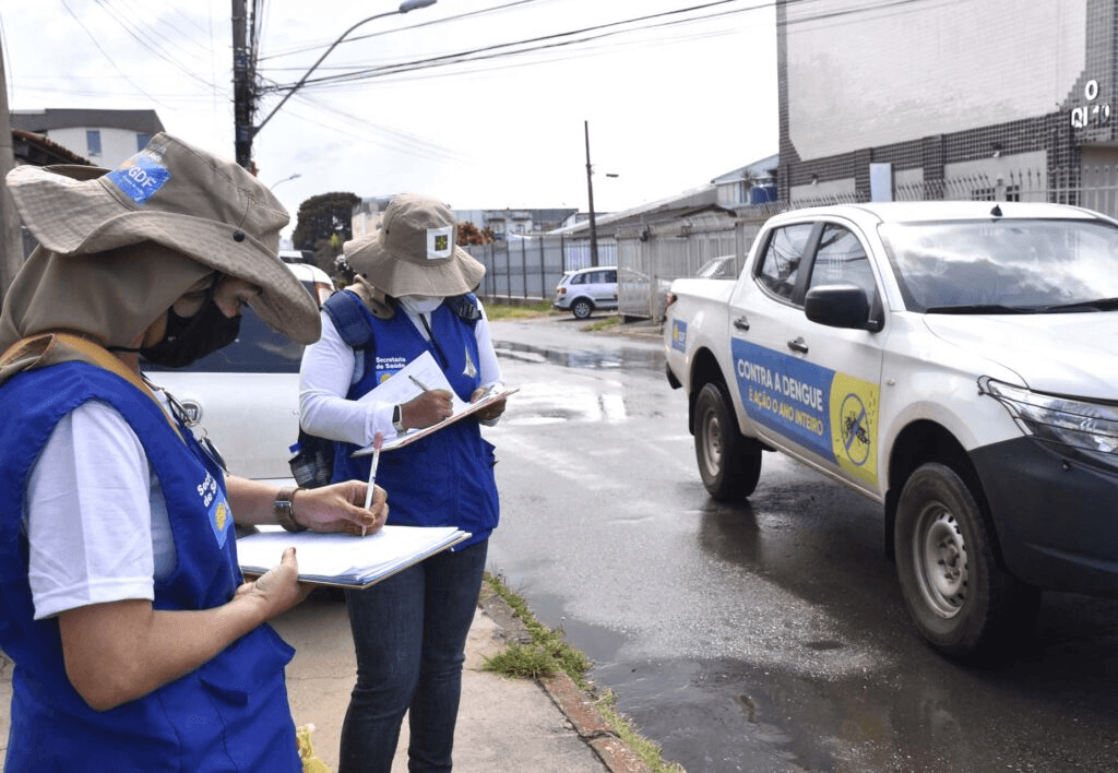 Com novas tecnologias, equipes de saúde testam armadilhas contra a dengue