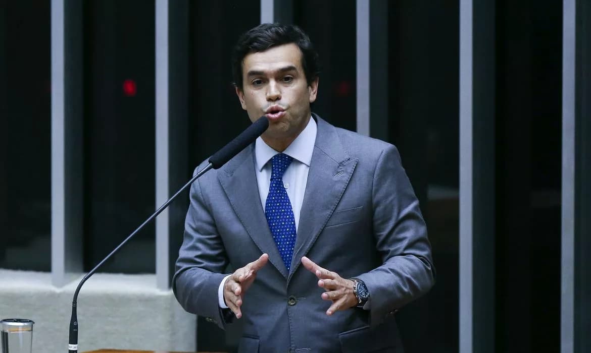 Câmara aprova projeto que retoma voto de desempate do governo no Carf