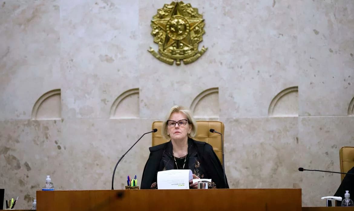 Rosa Weber defende atuação do STF durante julgamento de réus do 8/1