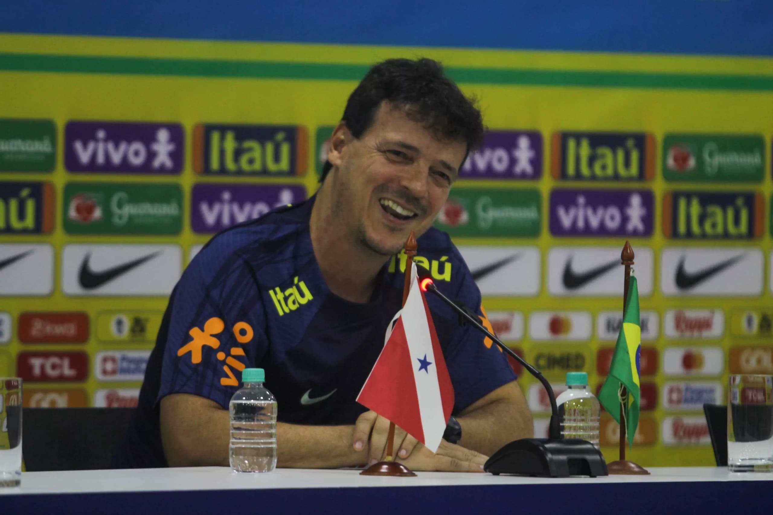 De técnico novo, seleção estreia nas Eliminatórias para a Copa de 2026