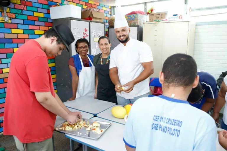 Oficina orienta alunos de escolas públicas sobre alimentação saudável