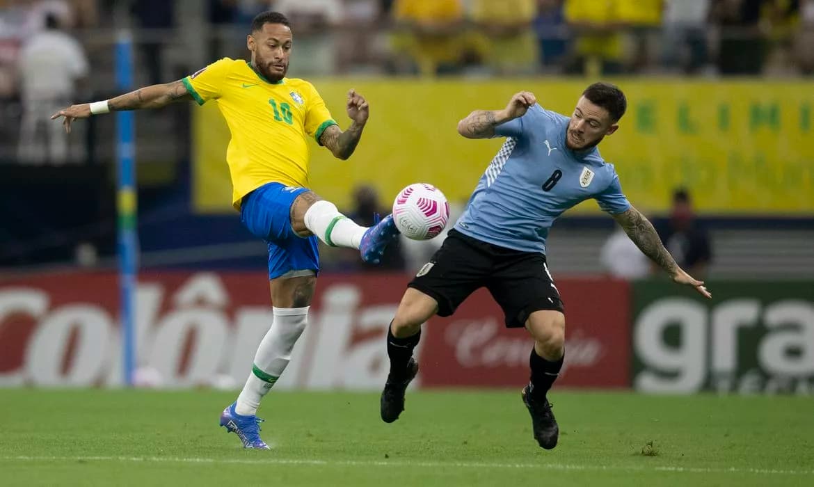 Tentando retomar vitórias, Brasil enfrenta Uruguai em Montevidéu