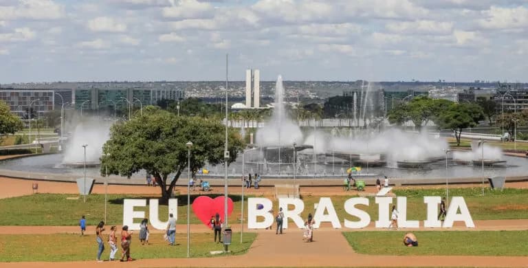 O que abre e o que fecha neste 12 de Outubro