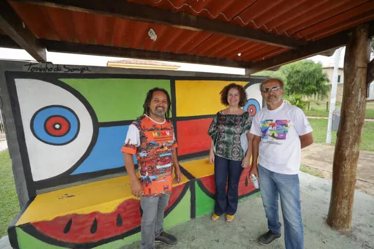 Projeto transforma paradas de ônibus de Sobradinho em galerias de arte